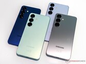 De opvolger van de Galaxy S25 (hier afgebeeld) biedt naar verluidt een grotere accu van 4.300 mAh, maar dit is bescheiden in vergelijking met de Xiaomi 16 en anderen. (Afbeeldingsbron: Notebookcheck)