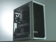 Witte pc-behuizing met zijpaneel en voorkant van gaas die de interne componenten en koelventilatoren toont. (Afbeeldingsbron: Anthony Roberts / Unsplash)