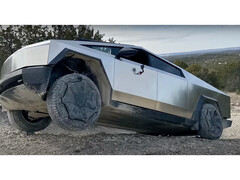 Tesla Cybertruck off-road test (afbeelding: VoyageATX, Youtube)