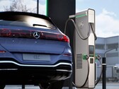 Een Mercedes-Benz bij een snellader (Afbeelding bron: Mercedes-Benz)