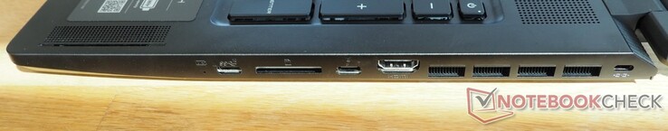Rechterzijde: USB-C 3.2 Gen 2 (incl. DisplayPort), kaartlezer, Thunderbolt 4, HDMI 2.1, Kensington-slot