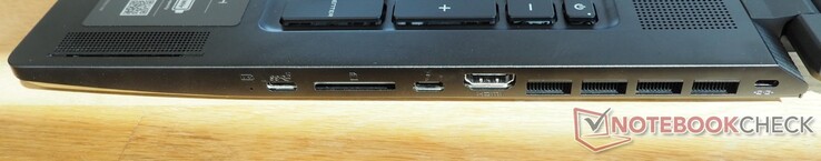 Rechterzijde: USB-C 3.2 Gen 2 (incl. DisplayPort), kaartlezer, Thunderbolt 4, HDMI 2.1, Kensington-slot