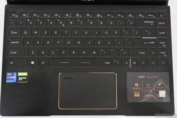 De afmetingen en indeling van het toetsenbord en clickpad zijn vergelijkbaar met die van de Modern 15. De witte achtergrondverlichting verlicht alle toetsen en symbolen