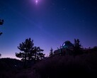 Het Optical Communications Telescope Laboratory straalt zijn acht-laserbaken naar de Deep Space Optical Communications vluchtlaser transceiver (Afbeeldingsbron: NASA en JPL-Caltech)