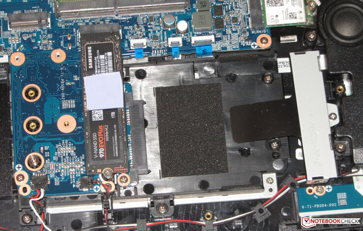Er kunnen twee M.2 SSD's en een 2,5-inch opslagschijf worden geïnstalleerd.