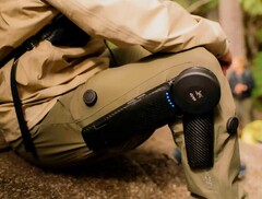 De MO/GO is een robotachtig kledingstuk dat uitputting en belasting van gewrichten op hoog terrein of trappen vermindert (Afbeelding bron: Skip)