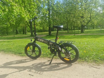 Het stuur van de compacte e-bike...