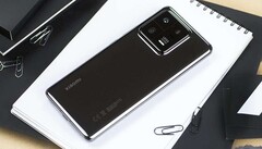 De Xiaomi 14 Pro wordt aangeboden in een speciale titanium versie. (Bron: NextPit)