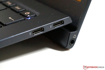 Rechterkant: 2x USB Type-C 3.1 Gen.2 (Thunderbolt 3), 3.5 mm stereo poort