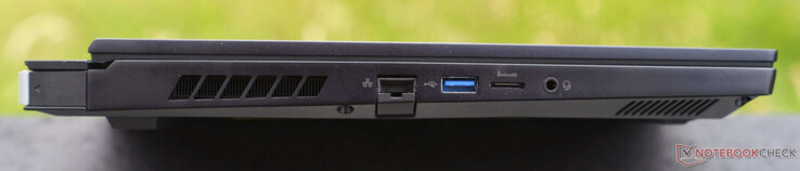 Links: Gigabit RJ45, USB-A 3.1, microSD-kaartlezer, audio-aansluiting