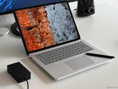 Surface Laptop Studio 2 in laptopmodus, ...