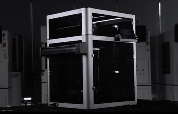 De Magneto X wordt geleverd met een optionele behuizing (Afbeelding Bron: Peopoly)