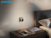 De nieuwe Anker Prime 160 W wandoplader zal naar verluidt drie poorten hebben. Afgebeeld - de 140 W laptoplader laadt een Apple Watch, een iPhone en een MacBook op. (Afbeeldingsbron: Anker - bewerkt)