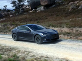 Dit Model S heeft 400.000+ mijl op de originele batterij (Afbeelding bron: FullyCharged/YT)
