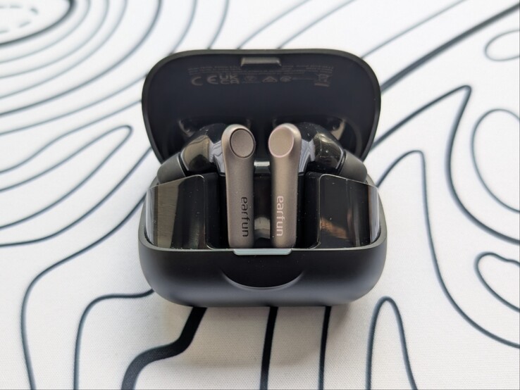 Air Pro 4+ in het compacte oplaadetui