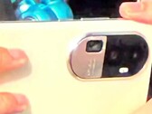 De "Reno10 Pro+" hands-on. (Bron: Digital Chat Station via Weibo)