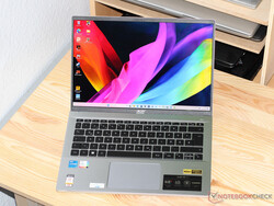 De Acer Swift Go 14 SFG14-71-51JU, testexemplaar geleverd door Acer Duitsland.