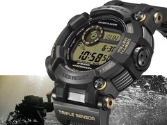 De Casio G-Shock Frogman GWF-D1000BC-1JF wordt vanuit een hoek getoond, waarbij de opvallende, asymmetrische kast en de band van composietmateriaal worden benadrukt.