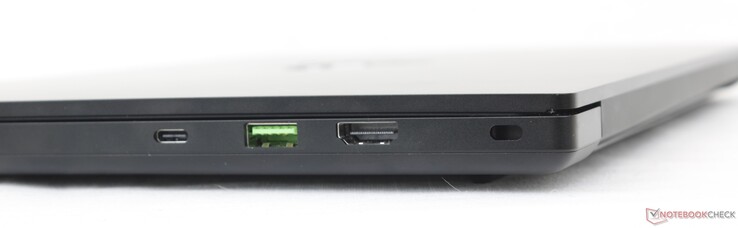 Rechts: USB-C 3.2 Gen. 2 met USB4 + DisplayPort 1.4 + Power Delivery, USB-A 3.2 Gen. 2, HDMI 2.1, Kensington-slot