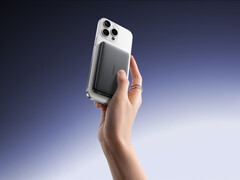 De PicoGo AM52 heeft Qi 2.2 draadloos opladen en ondersteuning voor 45 W bedraad opladen. Afgebeeld: een promofoto van de powerbank. (Afbeelding bron: Baseus)