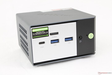 Voorkant: USB-C 4.0 met DisplayPort 1.4 + Power Delivery 3.0, 2x USB-A 3.2 Gen. 2 (10 Gbps), OcuLink (PCIe4 x4), 3,5 mm headset, aan/uit-knop