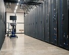 Gangpad tussen serverracks in een datacenter