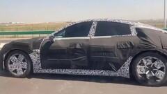 Een Xiaomi Auto in prototype camouflage. (Bron: Xiaomiui)