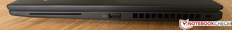 Rechts: SmartCard-lezer, USB-A 3.2 Gen.1, Kensington Nano-beveiligingssleuf