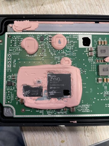 Tesla HW4 radar en Xilinx chip