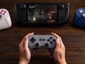 De 8BitDo Pro 3-controller kan via Bluetooth of USB worden aangesloten op een Steam Deck. (Afbeeldingsbron: 8BitDo)