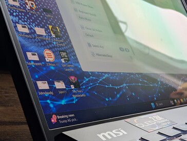 Geen edge-to-edge glas of touchscreen opties om het gewicht laag te houden