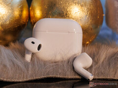 De AirPods 4 hebben dezelfde Apple H2-chipset als de AirPods Pro 3, voorheen afgebeeld. (Afbeeldingsbron: Notebookcheck)