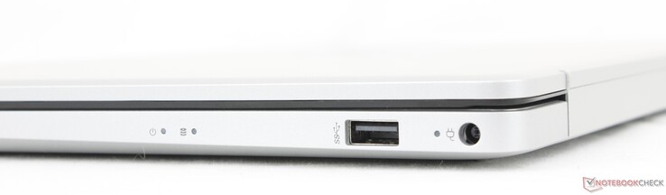 Rechts: USB-A (5 Gbps), netadapter