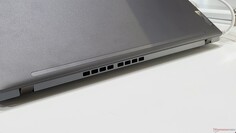 ThinkPad X serie 2023: Ventilatoruitlaat aan de achterkant