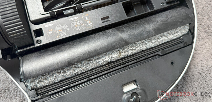 AutoSeal Roller Guard bedekt de AquaRoll-veegrol bij het reinigen van tapijten