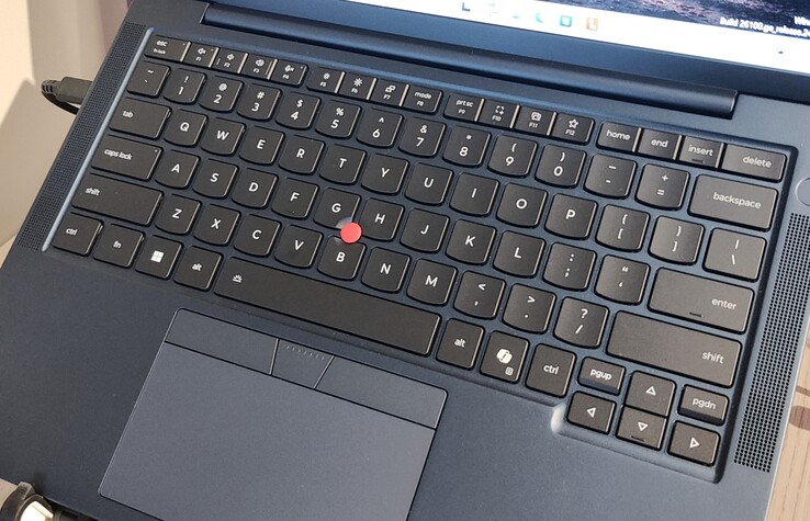 Het nieuwe ontwerp van het Lenovo ThinkPad-toetsenbord (getoond op een T14s Gen 7).