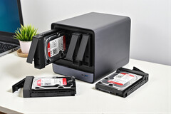 Minisforum N5 Pro met AMD Ryzen AI 9 HX PRO 370 (Afbeelding bron: Notebookcheck)