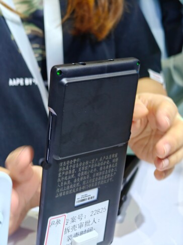 OnePlus 12 achterkant (afbeelding via Abhishek Yadav op X)