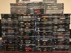 Een verzameling fysieke PlayStation 1-schijfjes, inclusief doosjes