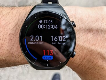 Het display van de Xiaomi Watch S1 overtuigt met heldere kleuren, maar het zou iets helderder mogen zijn.