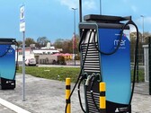 Twee openbare opladers voor elektrische voertuigen in het Verenigd Koninkrijk (bron: Mer UK)