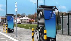 Twee openbare opladers voor elektrische voertuigen in het Verenigd Koninkrijk (bron: Mer UK)