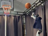 Unitree G1 humanoïde robot die basketbal speelt (Afbeelding bron: Yinhuai on X)