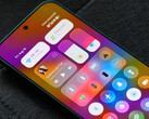 De bètaversie van HyperOS 4 is beschikbaar gekomen voor de eerste reeks in aanmerking komende apparaten. Afbeelding: het nieuwe, op Liquid Glass geïnspireerde ontwerp van Xiaomi, te zien in het bedieningscentrum.