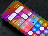 De bètaversie van HyperOS 4 is beschikbaar gekomen voor de eerste reeks in aanmerking komende apparaten. Afbeelding: het nieuwe, op Liquid Glass geïnspireerde ontwerp van Xiaomi, te zien in het bedieningscentrum. 