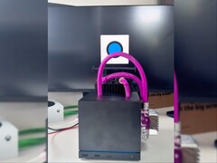Een Steam Machine die is aangepast met onderdelen voor waterkoeling.