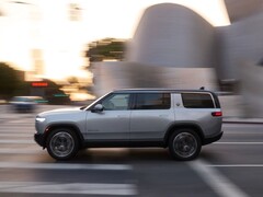 Een afbeelding van de Rivian R1S uit 2027