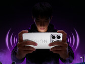 De Legion Y70 2026 wordt op 19 mei in China uitgebracht. Afgebeeld: een promofoto waarop de witte kleuroptie van de telefoon te zien is.