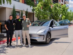 Deze Tesla Model Y is het allereerste voertuig dat autonoom wordt afgeleverd (Afb. bron: Tesla)