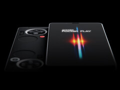 De Pocket Play zal aangedreven worden door een oud vlaggenschip SoC. Afgebeeld: een promofoto van de zwarte versie van de gametelefoon. (Afbeeldingsbron: Ayaneo)